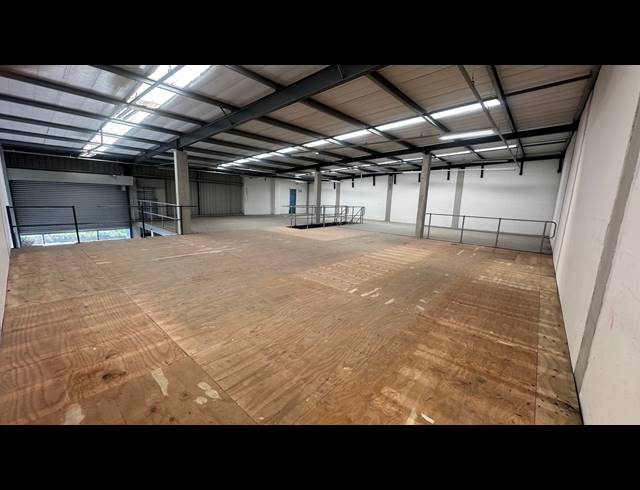 572M² MINI FACTORY TO LET IN STIKLAND INDUSTRIAL
